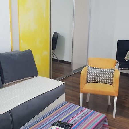 Yellow Apartment, Central พอดโกริกา ภายนอก รูปภาพ