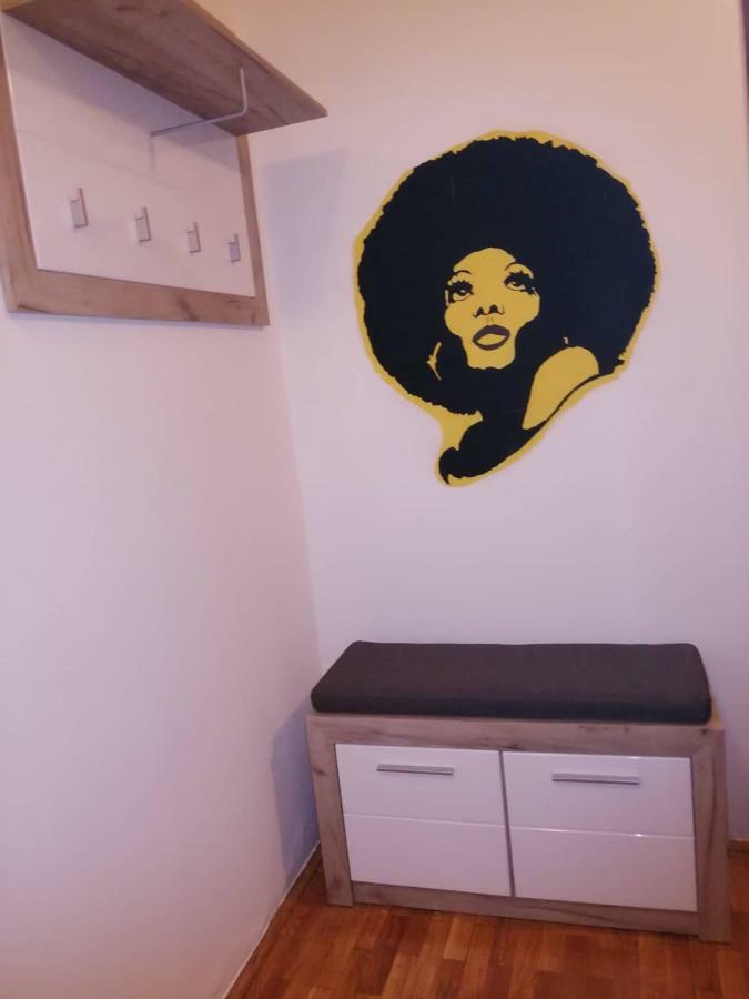 Yellow Apartment, Central พอดโกริกา ภายนอก รูปภาพ