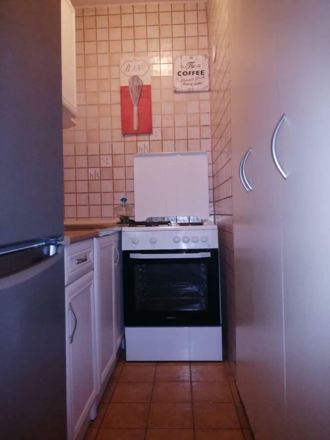Yellow Apartment, Central พอดโกริกา ภายนอก รูปภาพ