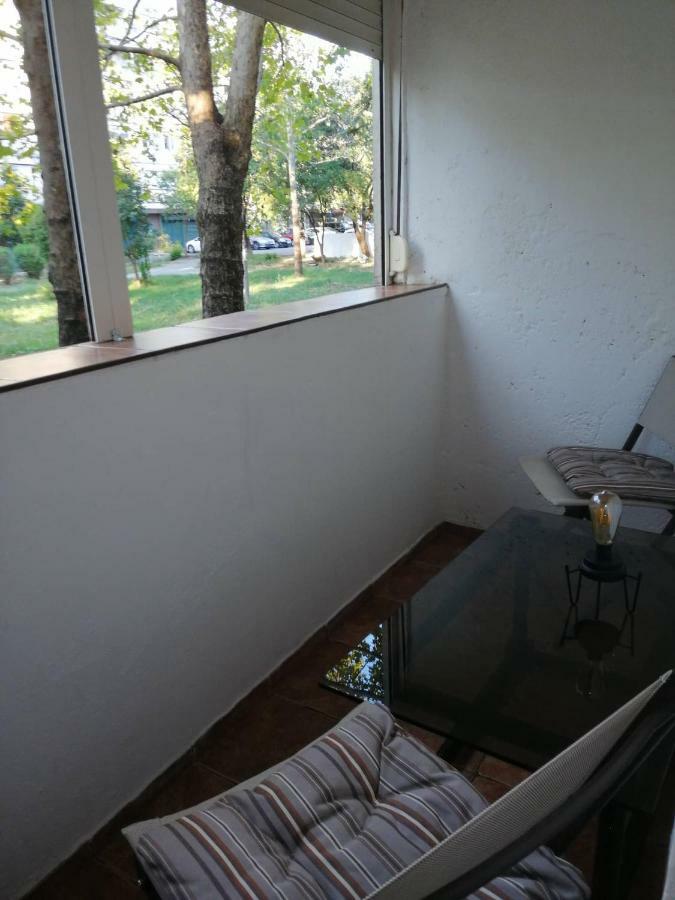 Yellow Apartment, Central พอดโกริกา ภายนอก รูปภาพ